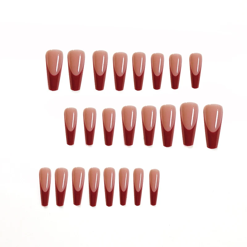 Elegante Kunstnägel mit Hochglanz-Finish und prägnantem French-Tip Karnz
