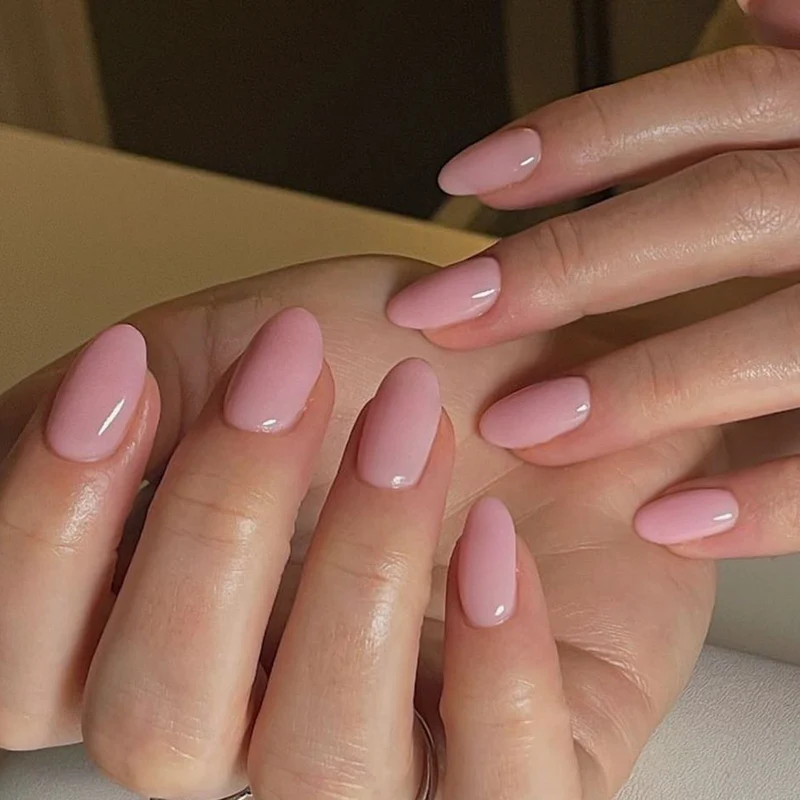 Elegante Kunstnägel mit glossy Oberfläche Karnz