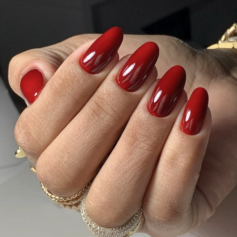 Elegante Kunstnägel mit glossy Oberfläche Karnz