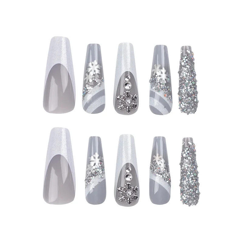 Elegante Kunstnägel mit Glitzer- und Schnee-Design Karnz