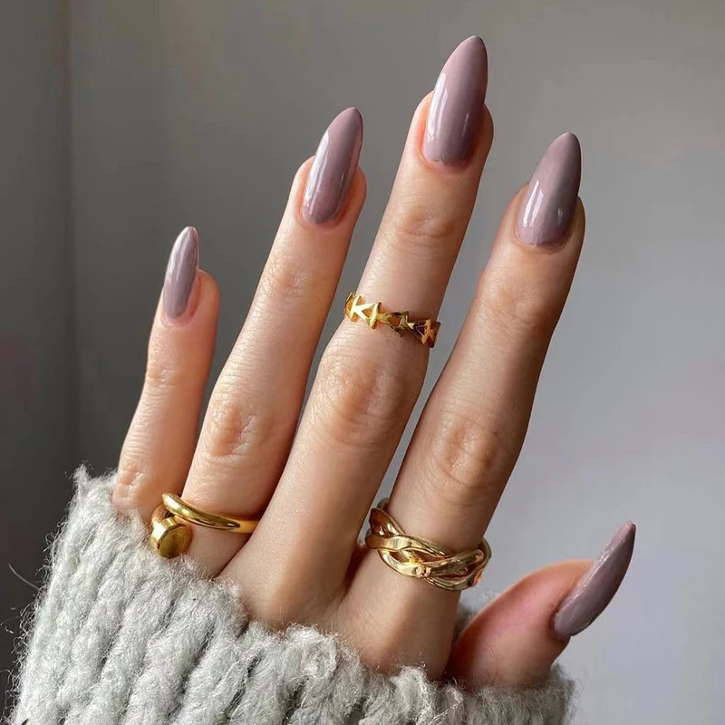 Elegante Acryl-Nägel mit Hochglanz-Finish Karnz