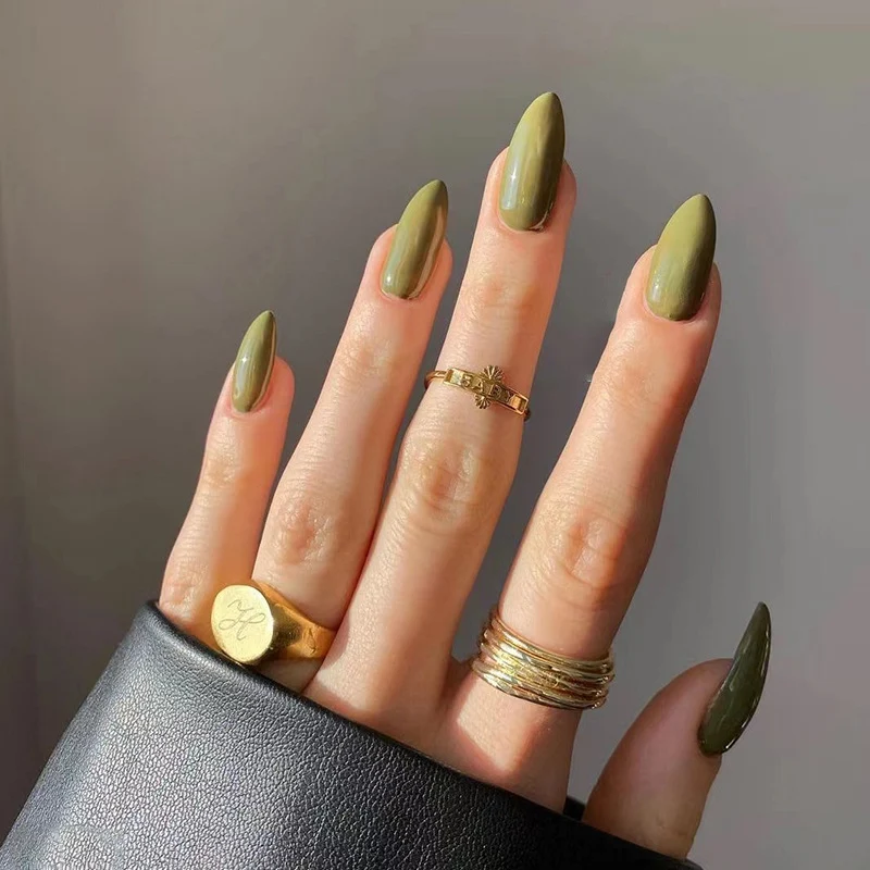 Elegante Acryl-Nägel mit Hochglanz-Finish Karnz