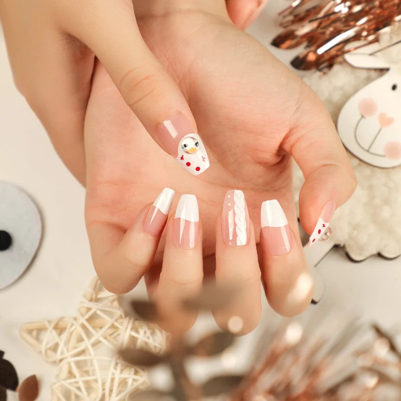 Elegante Acryl-Nägel mit goldenen Akzenten Karnz