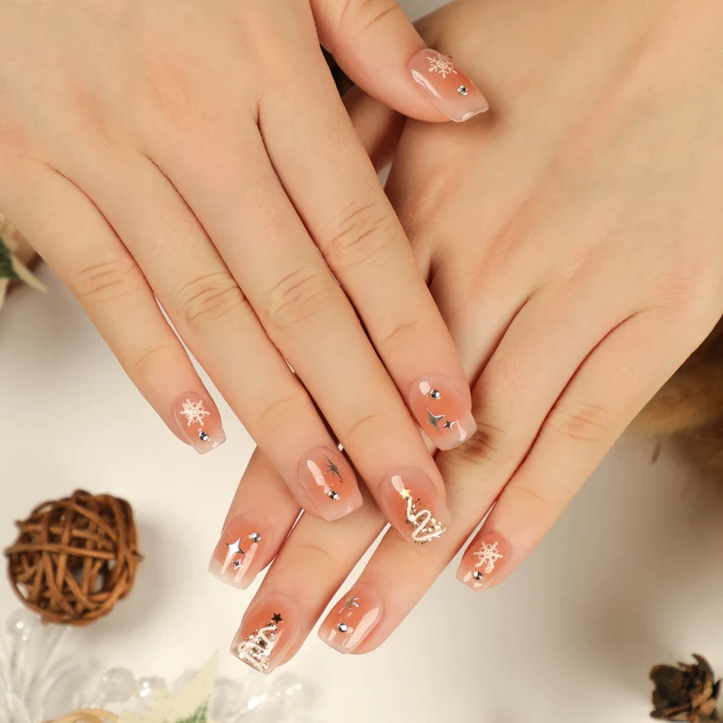 Elegante Acryl-Nägel mit goldenen Akzenten Karnz