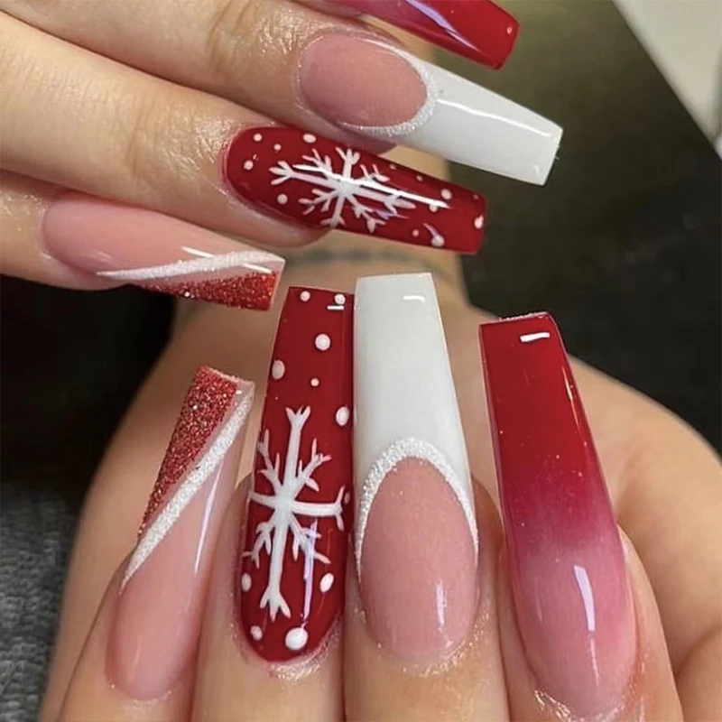 Elegante Acryl-Nägel mit goldenen Akzenten Karnz