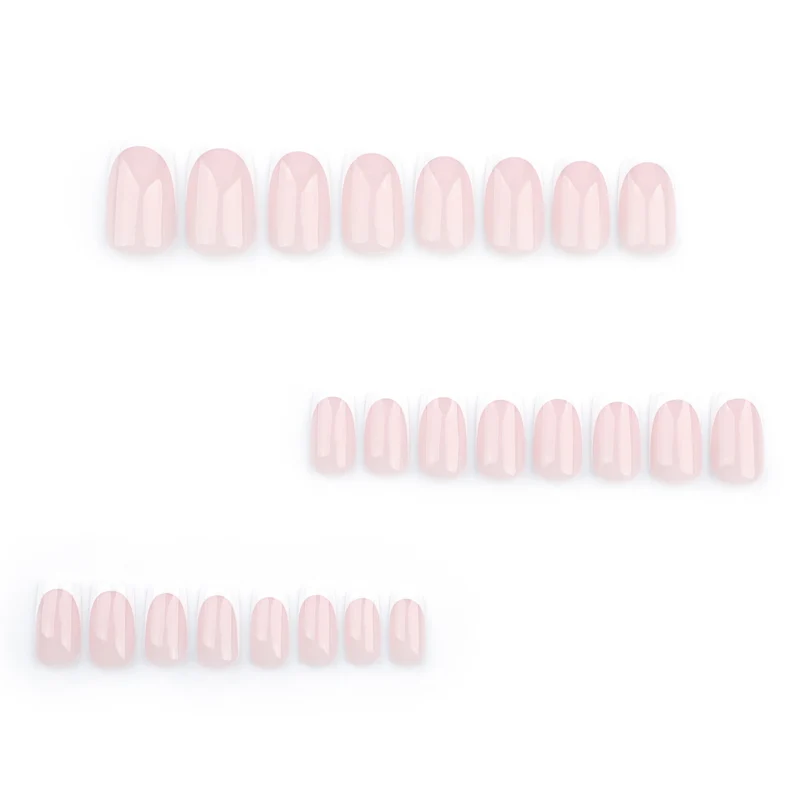 Elegant Maniküre mit Premium Nageldesign Karnz