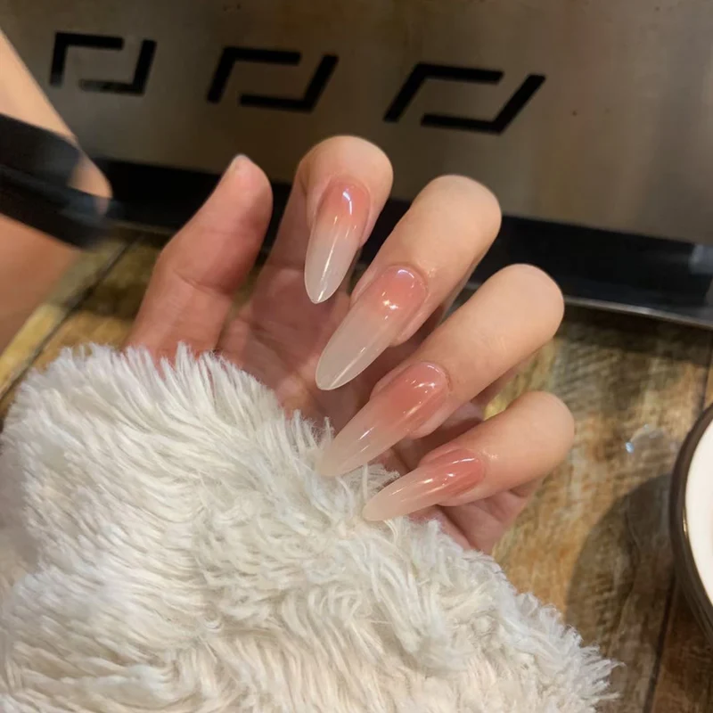 Kreatives Künstlerisches Press-On Nageldesign Karnz