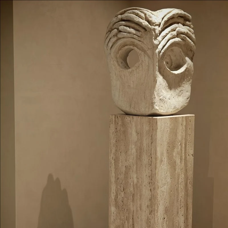 Künstlerische abstrakte Skulptur