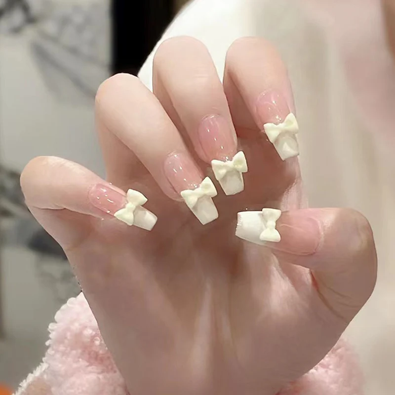 Künstlerisches Press-On-Nagelset mit glitzernden Sternakzenten Karnz