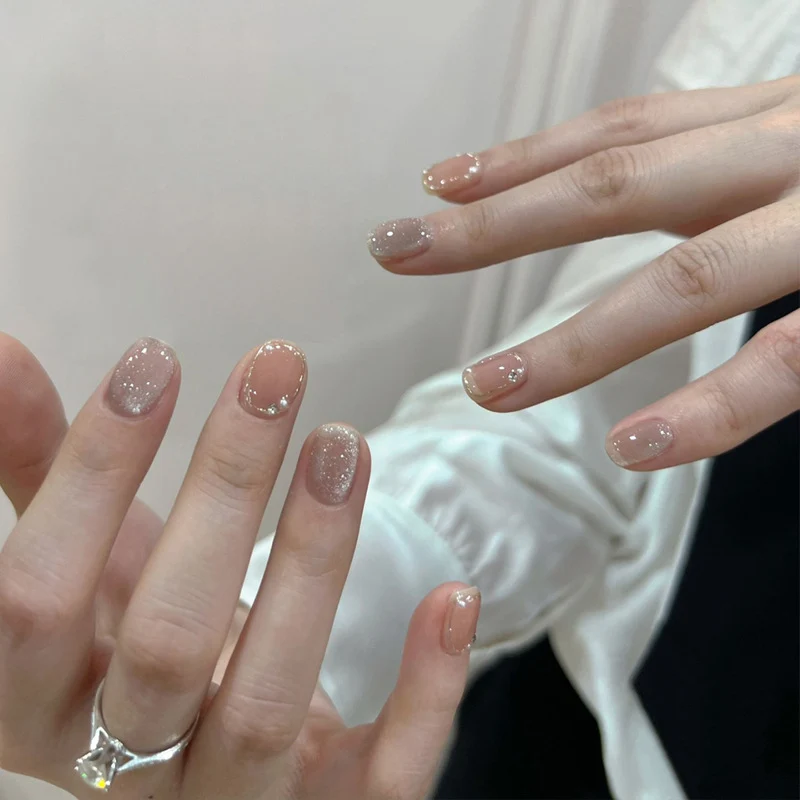 Künstlerisches Press-On-Nagelset mit glitzernden Sternakzenten Karnz