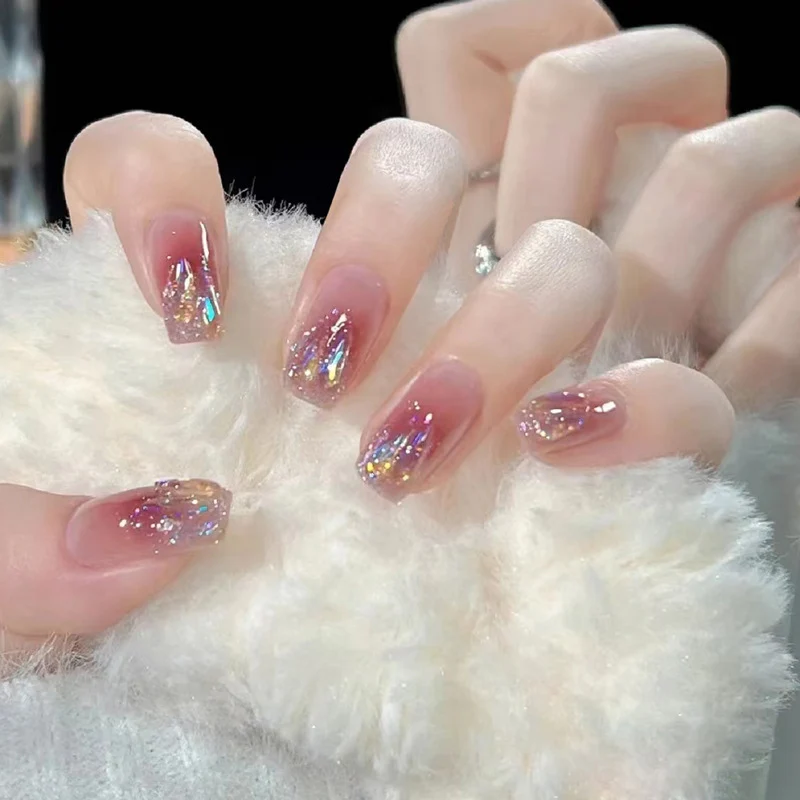 Künstlerisches Press-On Nagelset mit Glitzer- und Ombre-Effekten Karnz