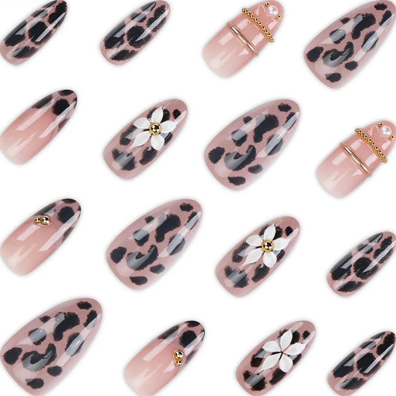 Künstlerisches Press-On-Nagelset mit elegantem Leoparden- und Blumendesign Karnz