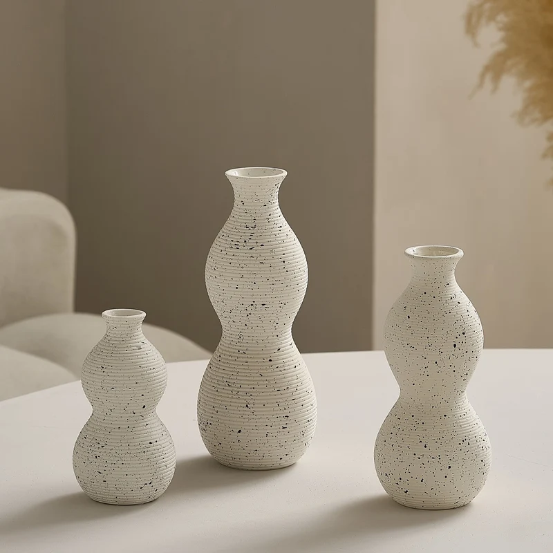 Elegante und Kunstvolle Keramikvase Karnz