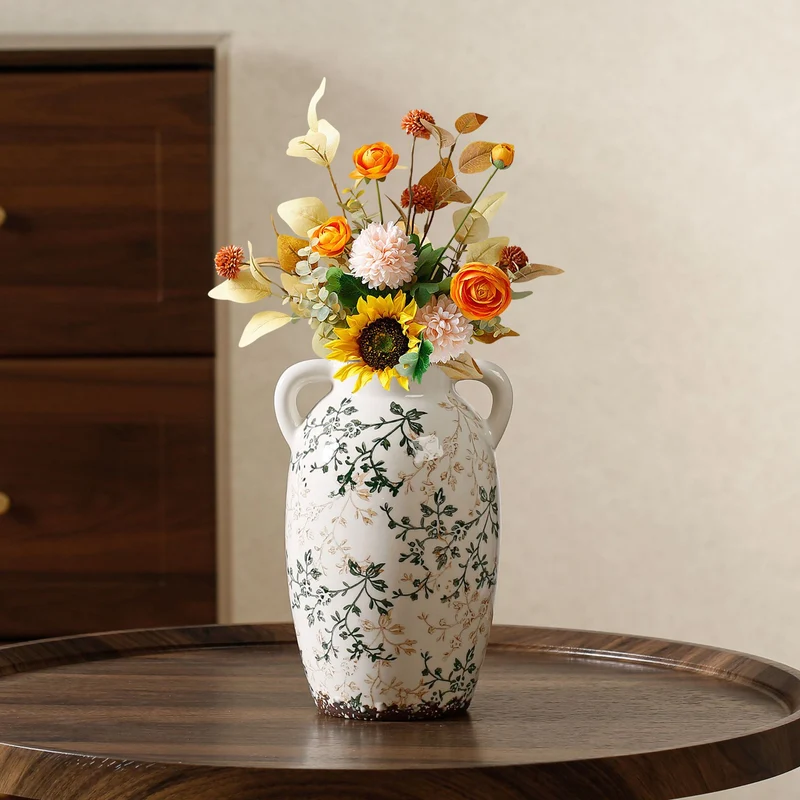 Elegante und kunstvoll verzierte Keramikvase Karnz