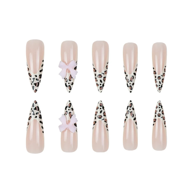 Stylische Stiletto Press-On Nagelkunst Karnz