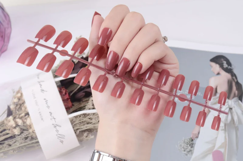 Natürliche glänzende Press-On-Nagelspitzen Karnz