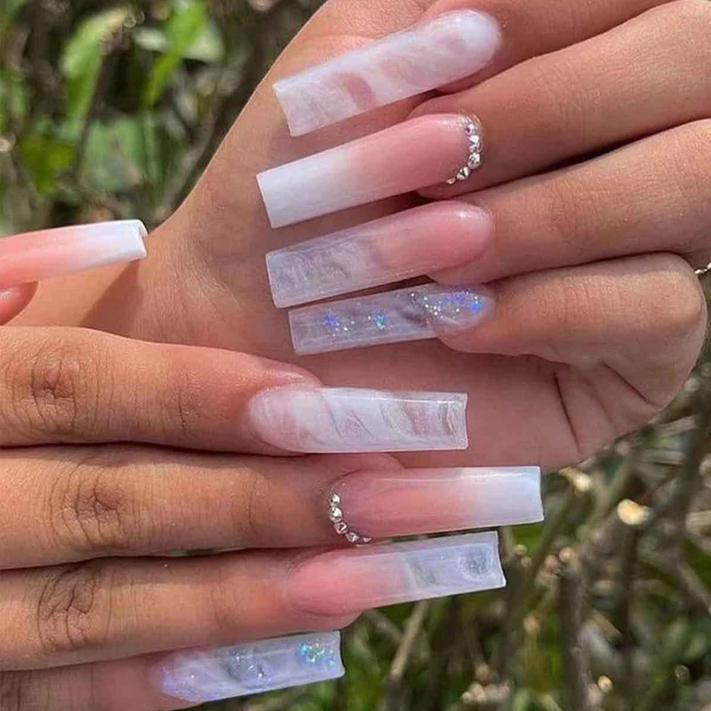 Glänzende lange quadratische Press-On Nägel mit Glitzerakzenten Karnz
