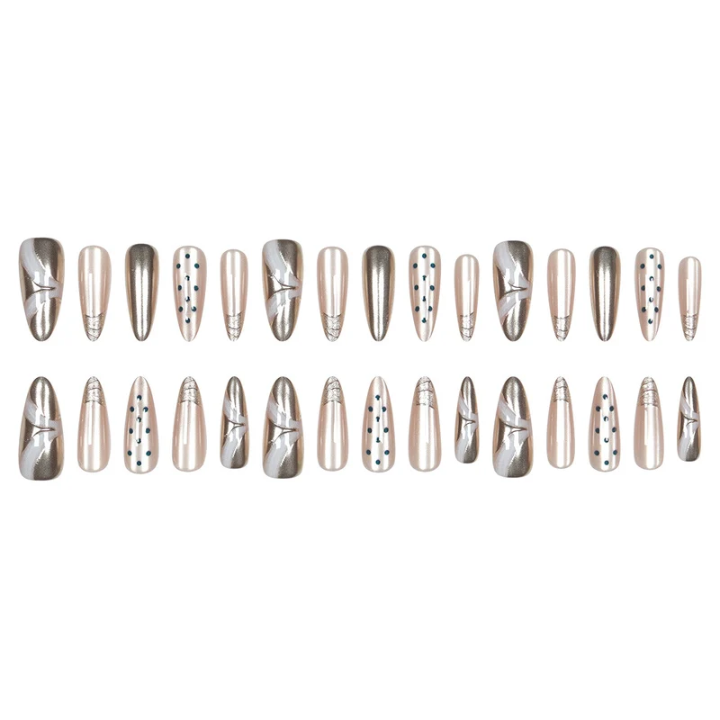 Glamouröse Stiletto-Nagelerweiterungen Karnz