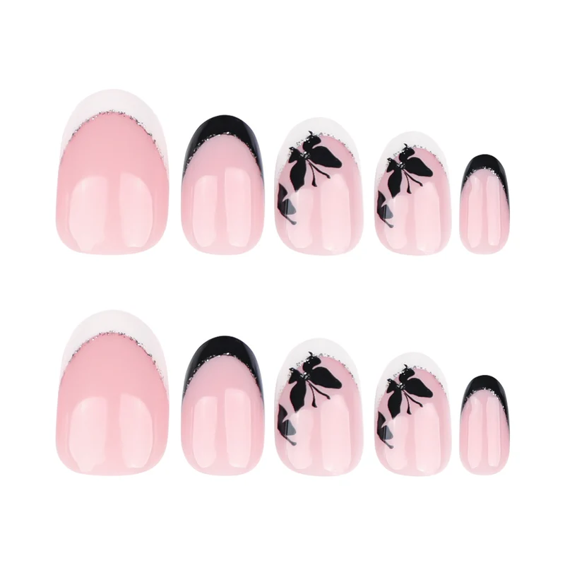Elegant gestaltete Nagelkunst mit Schmetterlingsmotiv Karnz
