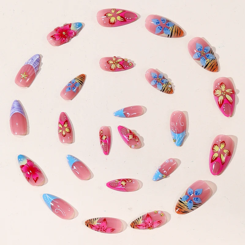 Künstlerische 3D Blumen Nagelerweiterungen Karnz