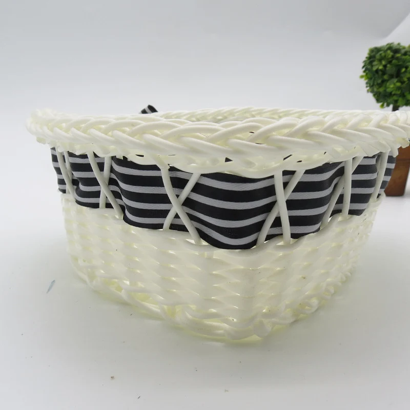 Dekorative handgewebte Osternest Karnz