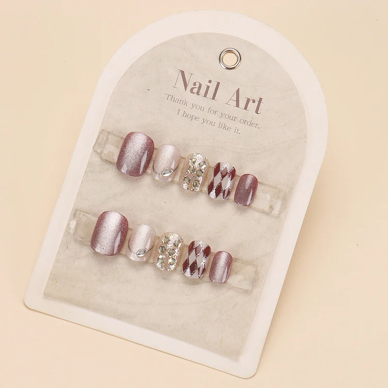 Glamouröses Press-On Nagelkunst-Set mit stylishen Edelstein-Akzenten Karnz
