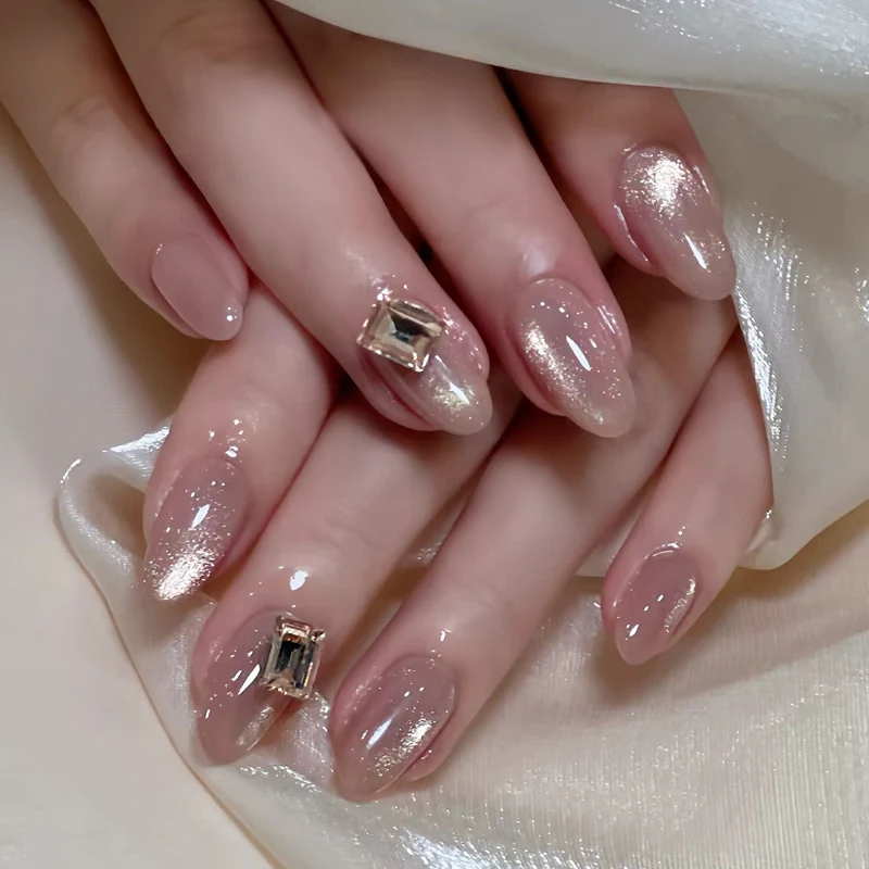 Glamouröses Press-On Nagelkunst-Set mit stylishen Edelstein-Akzenten Karnz
