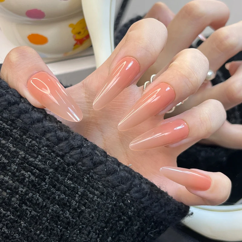 Glamouröses Press-On Nagelkunst-Set mit stylishen Edelstein-Akzenten Karnz