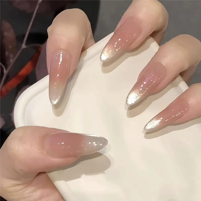 Glamouröses Press-On Nagelkunst-Set mit stylishen Edelstein-Akzenten Karnz
