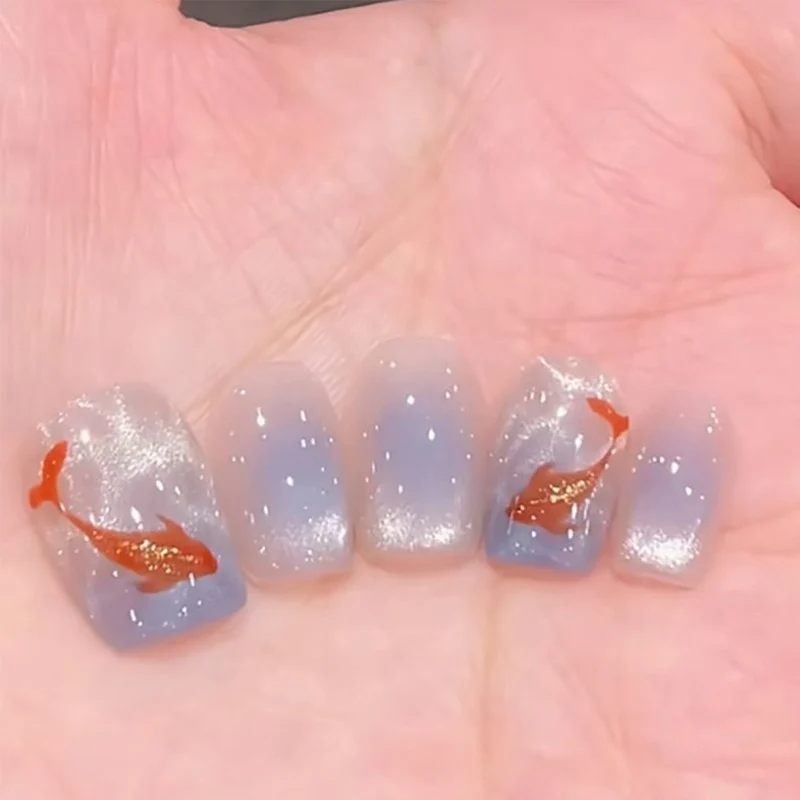 Glamouröses Press-On Nagelkunst-Set mit stylishen Edelstein-Akzenten Karnz