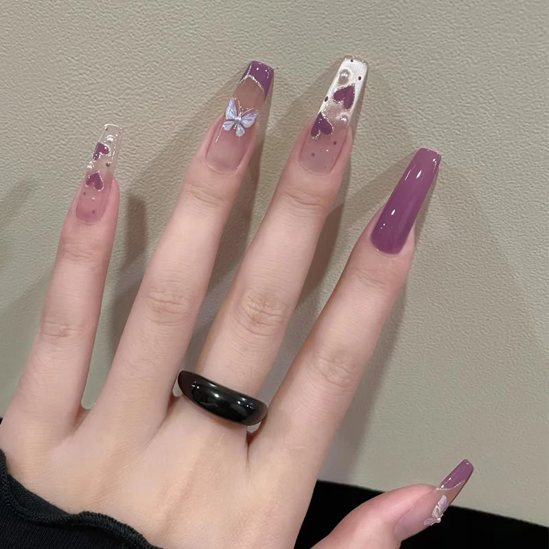 Glamouröses Press-On Nagelkunst-Set mit stylishen Edelstein-Akzenten Karnz