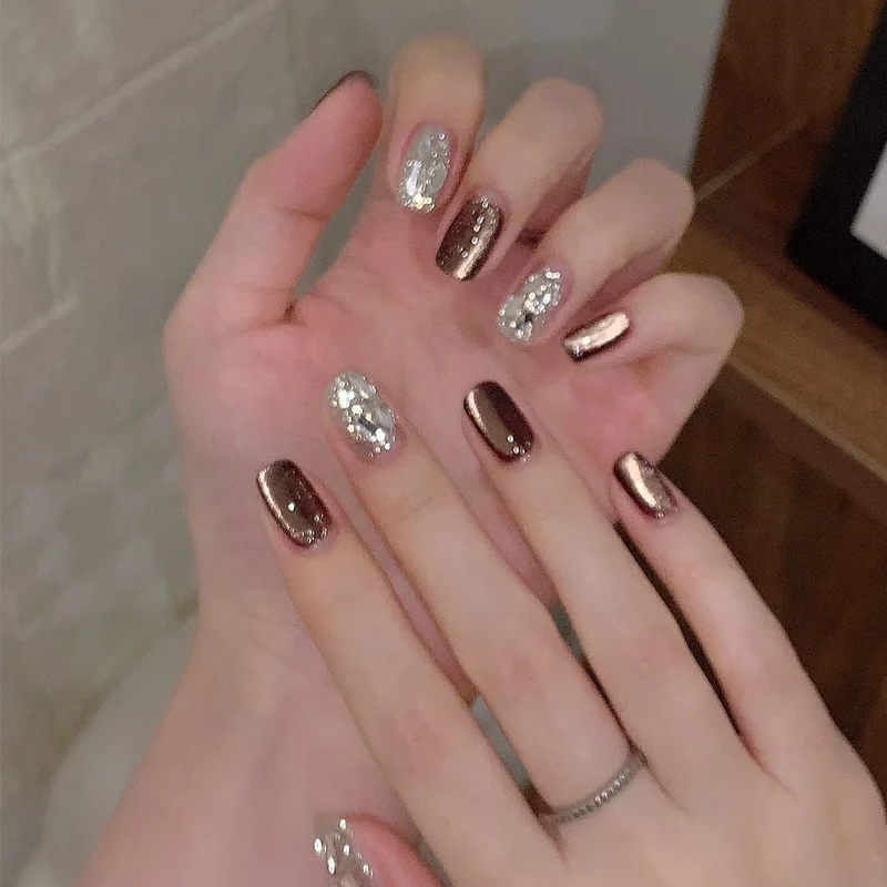 Glamouröser Glitzer-Press-On-Nagelset Karnz
