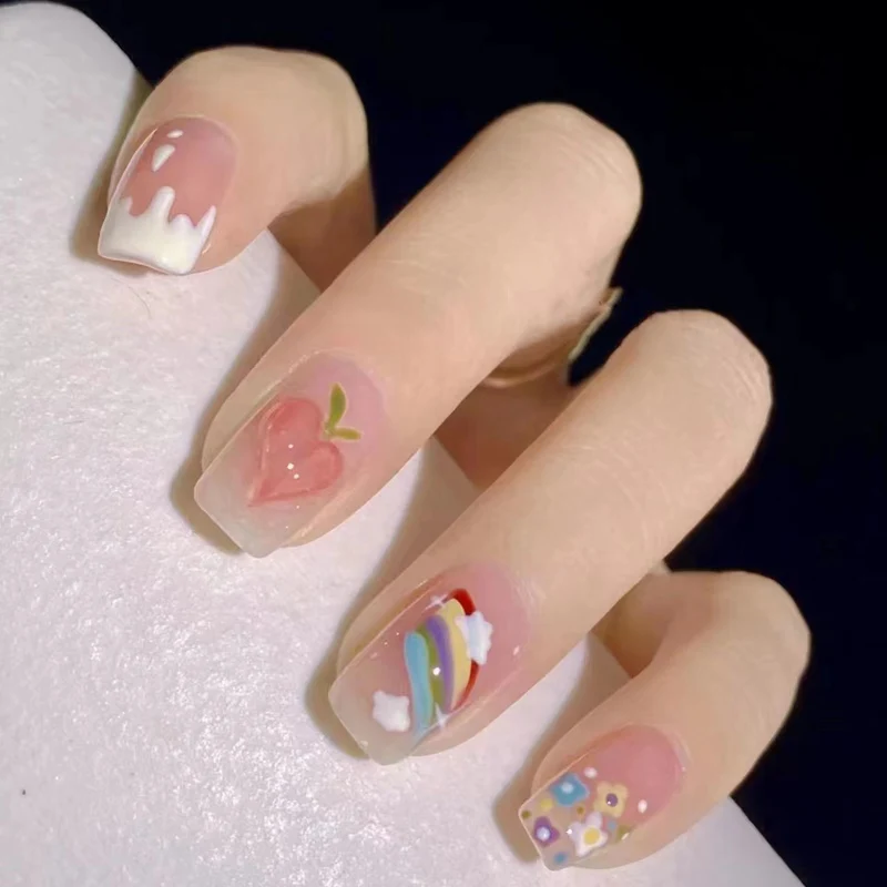 Kreative Nagelkunst mit Obst- und Blumenmotiven Karnz