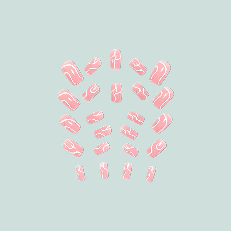 Kreative Nagelkunst mit ästhetischen Linien Karnz