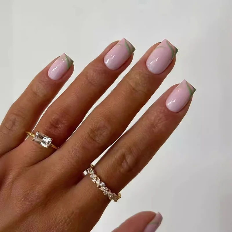 Kreative Nagelgestaltung mit eleganten Farbverläufen Karnz