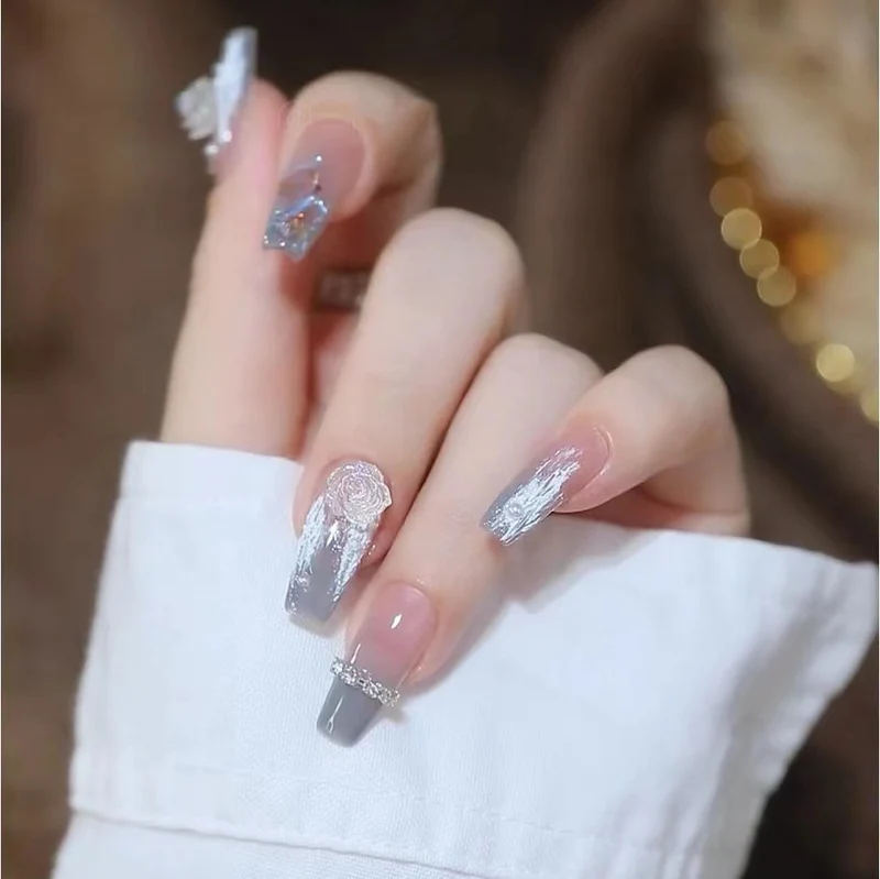 Exquisite und kreative Nagelkunst Karnz