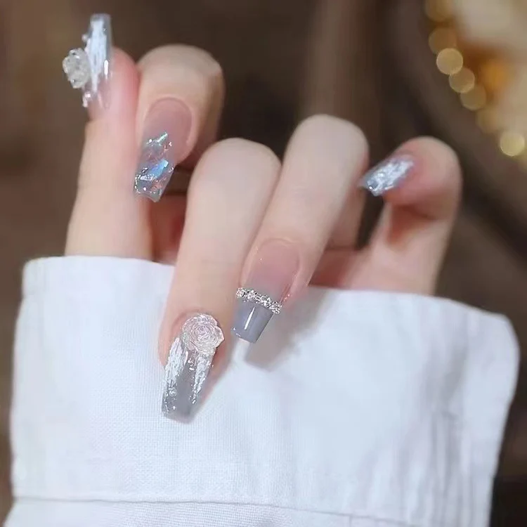 Exquisite und kreative Nagelkunst Karnz