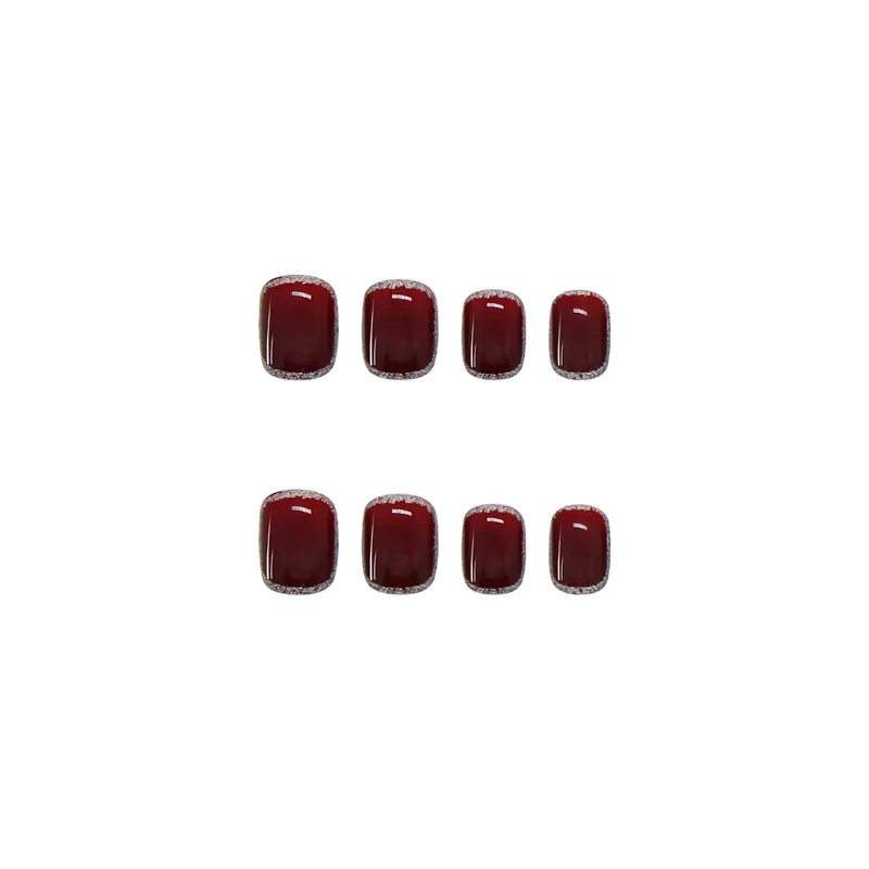 Elegante und glitzernde Nagelkunst Karnz