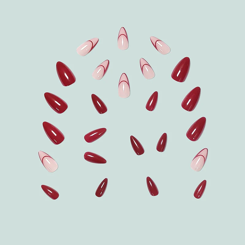 Elegante und auffällige Stiletto-Nägel Karnz