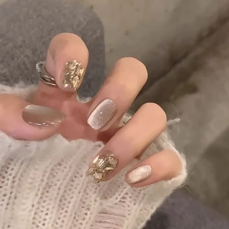 Elegante Nagelkunst Karnz