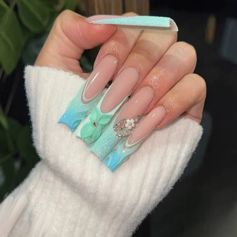 Luxuriöses verziertes Press-On-Nagel-Set Karnz