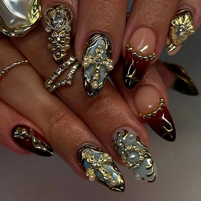 Luxuriöse Verzierungen für Nagelkunstverlängerungen Karnz