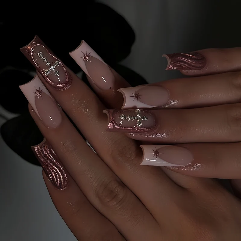 Luxuriöse Nagelkunstverlängerungen Karnz