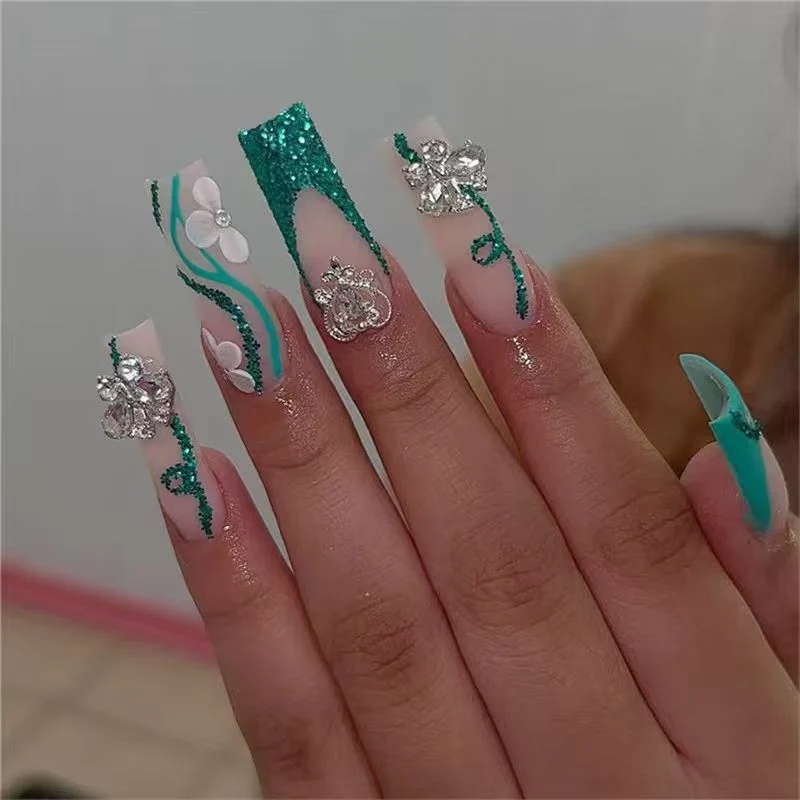 Glamouröse Glitzer-Nagelkunst-Verlängerungen Karnz