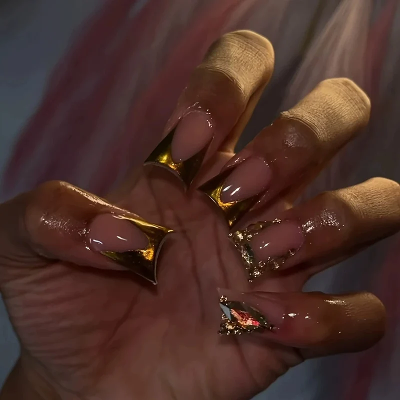 Glamouröse Blumenschmuck-Nagelverlängerungen Karnz