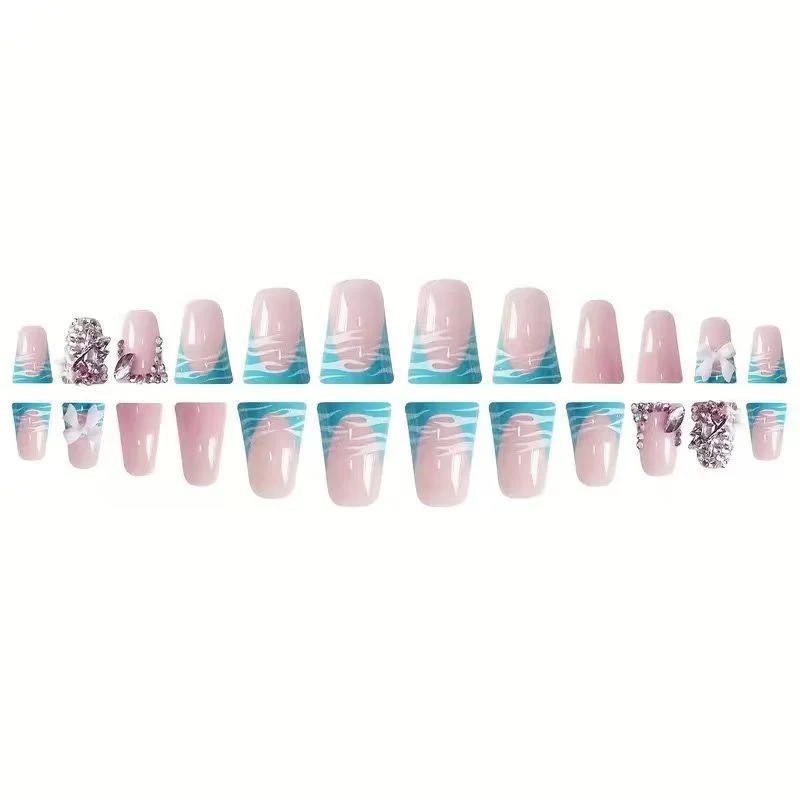 Glamouröse dekorative Nagelverzierungen Karnz