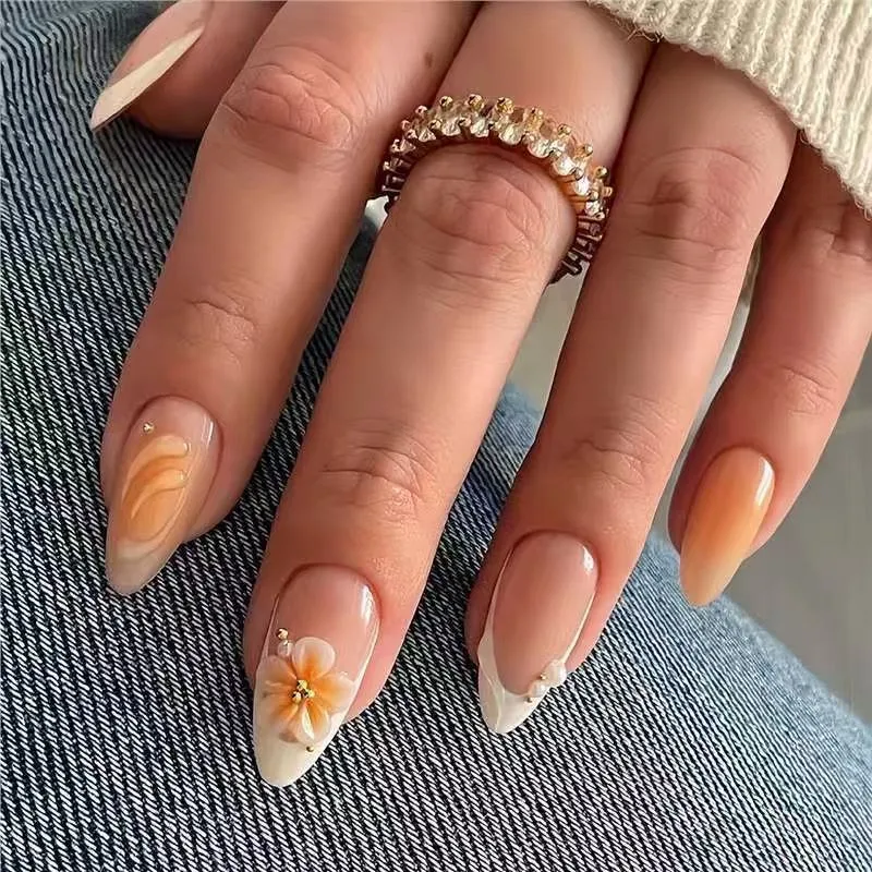 Elegante Blumen Skulpturen Nagelverbesserungen Karnz