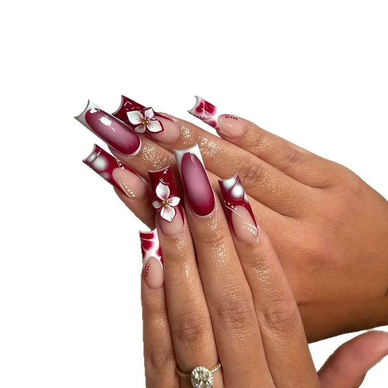 Elegante florale Nagelverlängerungen Karnz