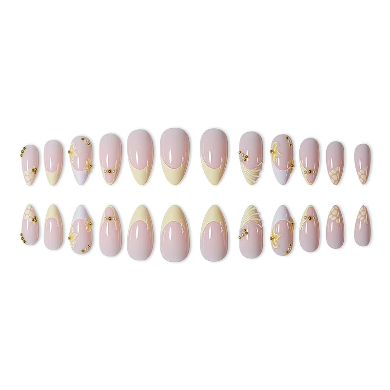 Elegantes Florales Nagelkunstdesign Karnz