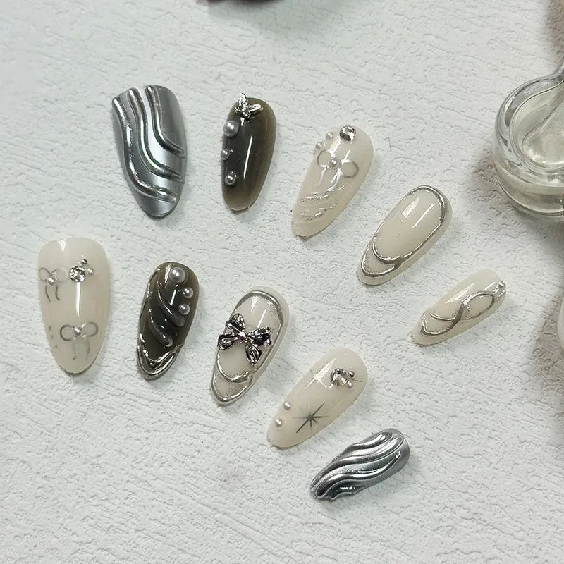 Elegante dekorative Nagelverstärkungen Karnz